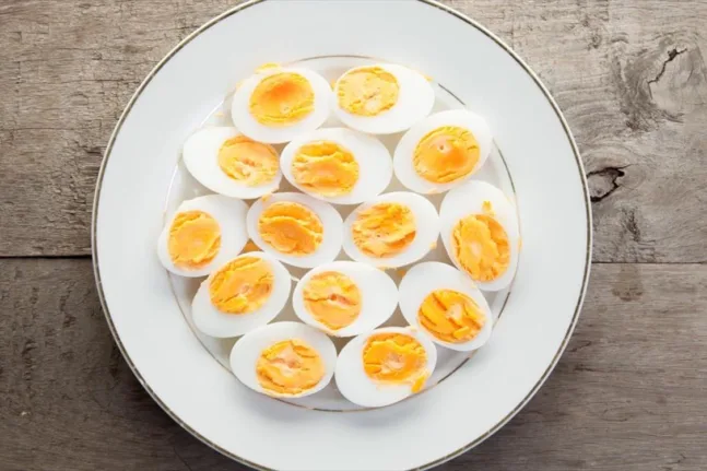 Βραστά αυγά κάθε μέρα: Τι κερδίζει ο οργανισμός και τι ισχύει για τη χοληστερόλη