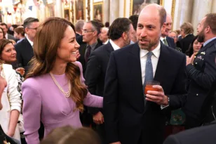 Η συγκινητική αγκαλιά της Κέιτ Μίντλετον σε 88χρονο βετεράνο που τίμησε την τελευταία επιθυμία της συζύγου του