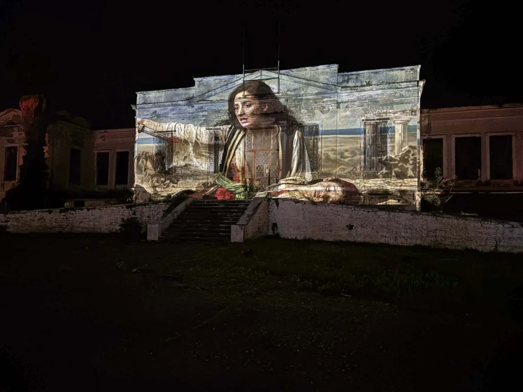 Οταν «μιλούν» τα τείχη: Φως, ήχος και AI μετατρέπουν το Μεσολόγγι σε ζωντανό ιστορικό αφήγημα ΒΙΝΤΕΟ