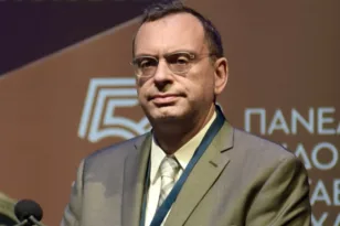 «Η παχυσαρκία είναι νόσος, όχι επιλογή» – Τι λέει στην «Π» ο ενδοκρινολόγος Διονύση Χαρτουμπέκη