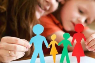 «Νταντάδες της Γειτονιάς»: Πότε θα ανοίξει η πλατφόρμα για τις αιτήσεις