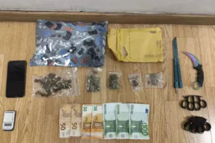 Αθήνα: Σύλληψη 19χρονου, που επιχείρησε να εισάγει κάνναβη με δέμα για να την διακινήσει