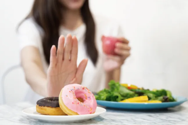 Απώλεια βάρους: Γιατί ένα μικρό γλυκό μπορεί να βοηθήσει περισσότερο από τη στέρηση