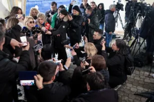 Τέμπη: Οργή από τον Σύλλογο Συγγενών για την αναβολή στη δίκη των βίντεο – «Δεν θα περάσει η συγκάλυψη»