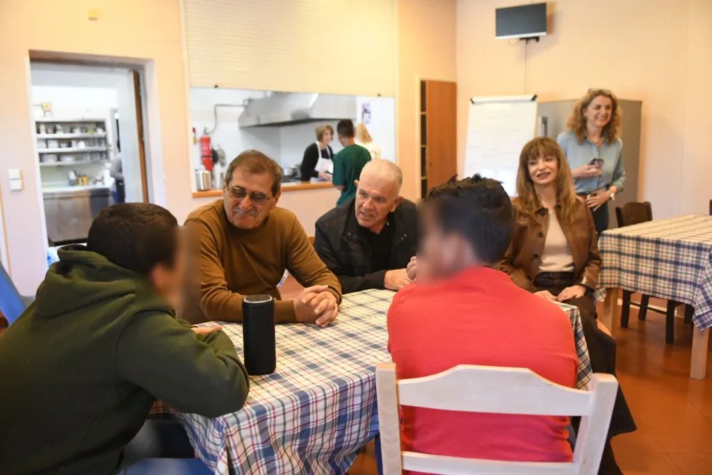 Πάτρα: Πασχαλινή επίσκεψη Πελετίδη στο Σκαγιοπούλειο με ευχές και συζήτηση για τα ζητήματα του Κέντρου