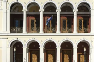 Ένας ακόμα θρύλος στο Δημοτικό Θέατρο «Απόλλων»: Το μυστήριο με το δαχτυλίδι και τον αυτόχειρα