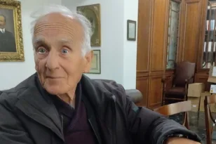 Πάτρα: Ενώ ζει, τον… «πέθαναν» – Η «Οδύσσεια» του Διονύση Σταθακόπουλου με τον ΕΦΚΑ