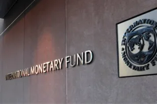 ΔΝΤ για Ελλάδα: Ανάπτυξη με φρένο το 2026, υψηλότερος πληθωρισμός και μείωση ανεργίας