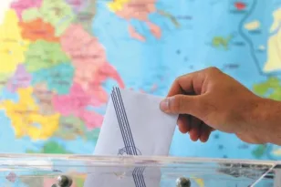 Περί 250 στη Βουλή και «νταβατζήδων» – Η συζήτηση για αλλαγή εκλογικού νόμου και τα σενάρια