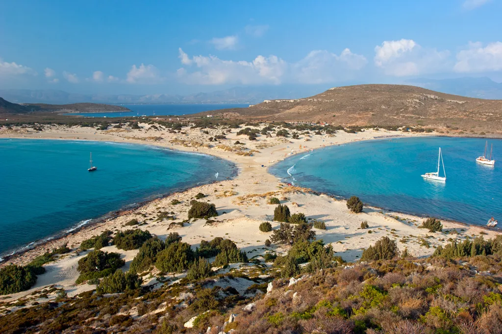 15 παραλίες της Πελοποννήσου που θυμίζουν εξωτικό νησί: Ο απόλυτος καλοκαιρινός οδηγός ΦΩΤΟ