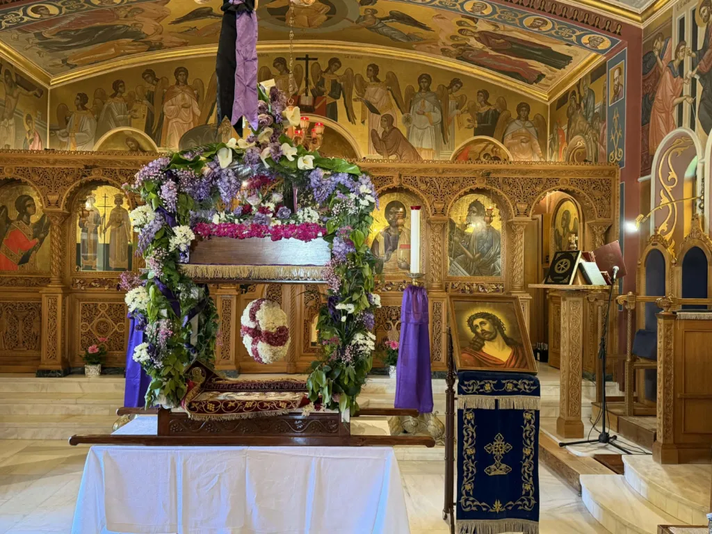 Πάτρα: Με συγκίνηση η περιφορά του Επιταφίου στο Κωνσταντοπούλειο ΦΩΤΟ