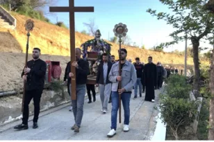 Πάτρα: Με συγκίνηση η περιφορά του Επιταφίου στο Κωνσταντοπούλειο ΦΩΤΟ