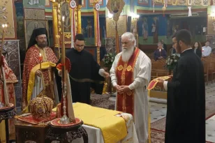 Αίγιο: Με εκκλησιαστική λαμπρότητα και πλήθος πιστών ο Εσπερινός της Αγάπης στη Φανερωμένη ΦΩΤΟ