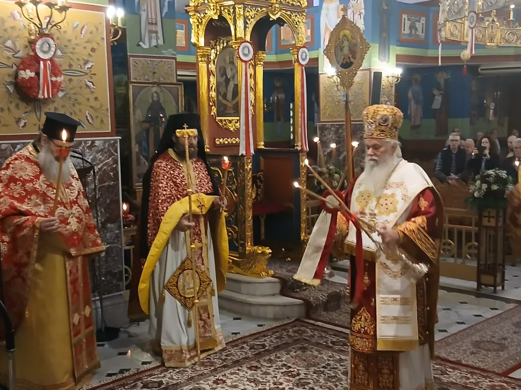 Αίγιο: Με εκκλησιαστική λαμπρότητα και πλήθος πιστών ο Εσπερινός της Αγάπης στη Φανερωμένη ΦΩΤΟ