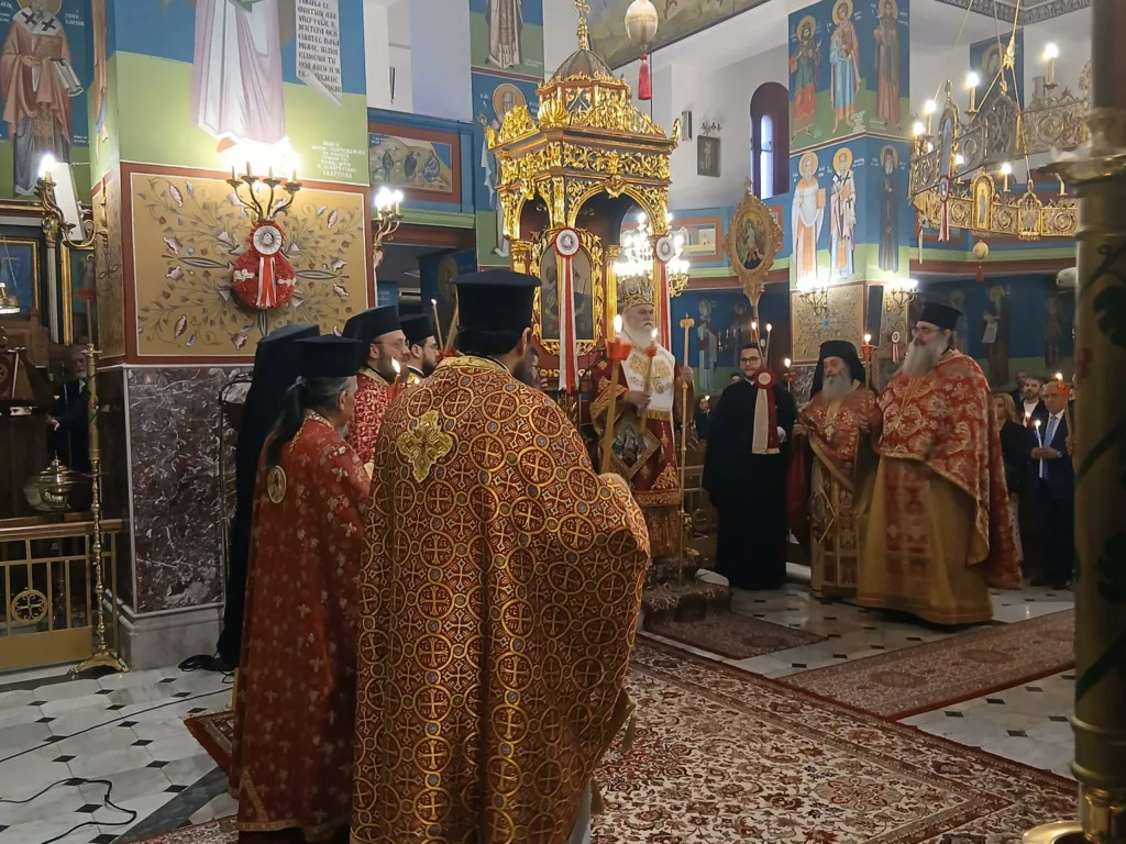 Αίγιο: Με εκκλησιαστική λαμπρότητα και πλήθος πιστών ο Εσπερινός της Αγάπης στη Φανερωμένη ΦΩΤΟ