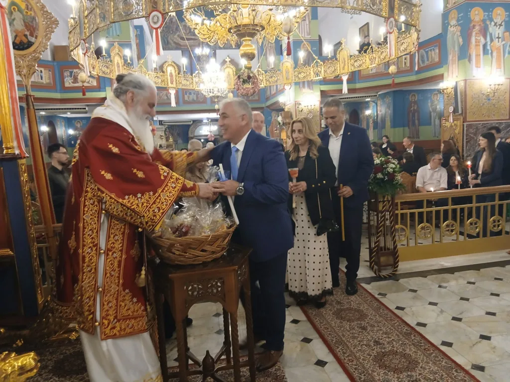 Αίγιο: Με εκκλησιαστική λαμπρότητα και πλήθος πιστών ο Εσπερινός της Αγάπης στη Φανερωμένη ΦΩΤΟ