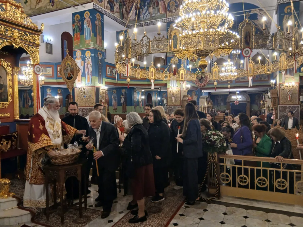 Αίγιο: Με εκκλησιαστική λαμπρότητα και πλήθος πιστών ο Εσπερινός της Αγάπης στη Φανερωμένη ΦΩΤΟ