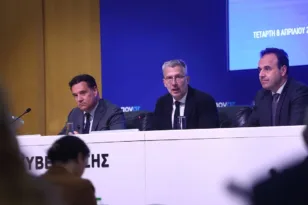 ΖΩΝΤΑΝΑ: Πώς θα εφαρμοστεί η απαγόρευση των social media για παιδιά κάτω των 15 – Οι ανακοινώσεις των υπουργών