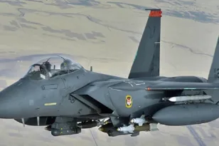 Ιράν: Επικηρύσσει τον αγνοούμενο Αμερικανό μετά την κατάρριψη του F-15 – Πλήγμα για τον Τραμπ