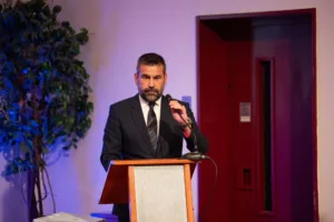 Ασφαλής… η αναρρίχηση με τον οδοντωτό στο forum του «Ημερήσιου», ΦΩΤΟ