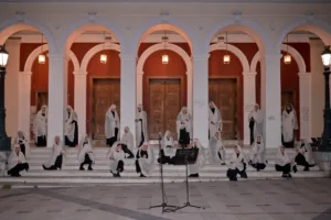 Πάτρα: Κατάνυξη από τις «ΣΦήγΚΕΣ» στην πλατεία Γεωργίου ΦΩΤΟ