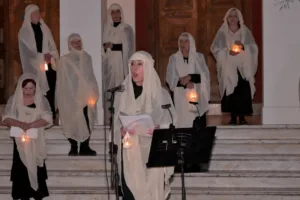 Πάτρα: Κατάνυξη από τις «ΣΦήγΚΕΣ» στην πλατεία Γεωργίου ΦΩΤΟ