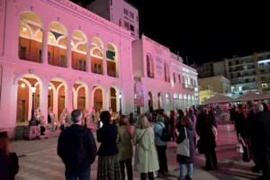 Πάτρα: Κατάνυξη από τις «ΣΦήγΚΕΣ» στην πλατεία Γεωργίου ΦΩΤΟ