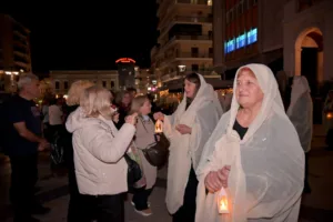 Πάτρα: Κατάνυξη από τις «ΣΦήγΚΕΣ» στην πλατεία Γεωργίου ΦΩΤΟ