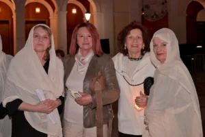 Πάτρα: Κατάνυξη από τις «ΣΦήγΚΕΣ» στην πλατεία Γεωργίου ΦΩΤΟ