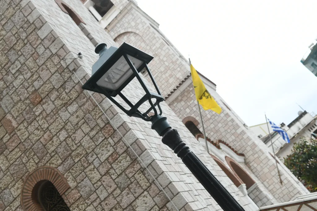 Πάτρα: Νέα φωτιστικά LED σε πλατείες και κοινότητες