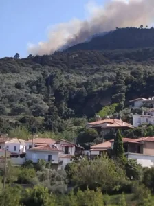 Άμπελος Αχαΐας: 112 για εκκένωση της περιοχής Άνω Ποροβίτσα με προτροπή «Απομακρυνθείτε προς Ακράτα», ΒΙΝΤΕΟ