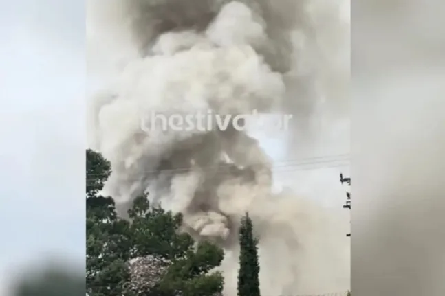 Θεσσαλονίκη: Φωτιά σε χώρο ανακύκλωσης, μήνυμα 112 για τους καπνούς - «Μείνετε σε εσωτερικούς χώρους» ΒΙΝΤΕΟ