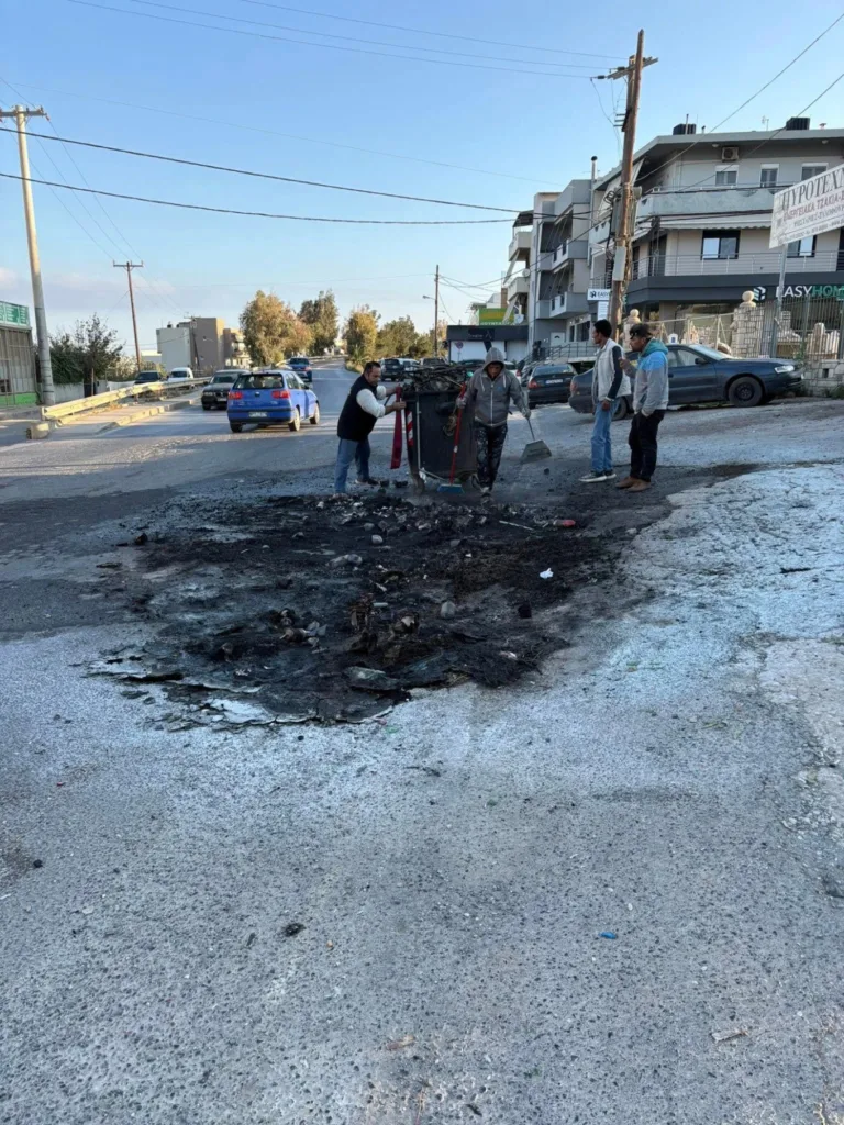 Ηράκλειο: Εικόνες καταστροφής μετά την Ανάσταση - Έκαψαν φανάρια, δέντρα και κάδους ΦΩΤΟ Ηράκλειο: Εικόνες καταστροφής μετά την Ανάσταση - Έκαψαν φανάρια, δέντρα και κάδους ΦΩΤΟ