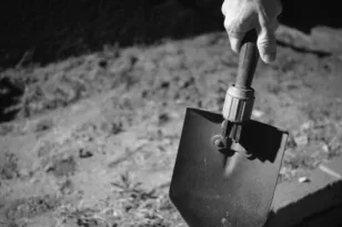 Βραζιλία: Φρίκη με 5χρονη που βρέθηκε θαμμένη σε τάφο από τσιμέντο