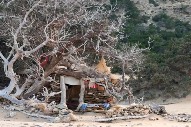 Γαύδος: Κατεδαφίστηκαν παραπήγματα, συνελήφθη φυγόποινος για ναρκωτικά που κρυβόταν εκεί