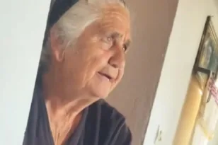 «Τι είναι αυτό το κάρμα;»: Η αυθόρμητη αντίδραση γιαγιάς σε τατουάζ εγγονού έγινε viral ΒΙΝΤΕΟ