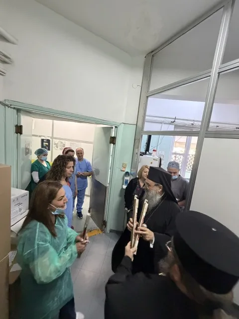 Πάτρα: Δίπλα σε εργαζόμενους και ωφελούμενους ιδρυμάτων ο Μητροπολίτης Χρυσόστομος ενόψει Πάσχα