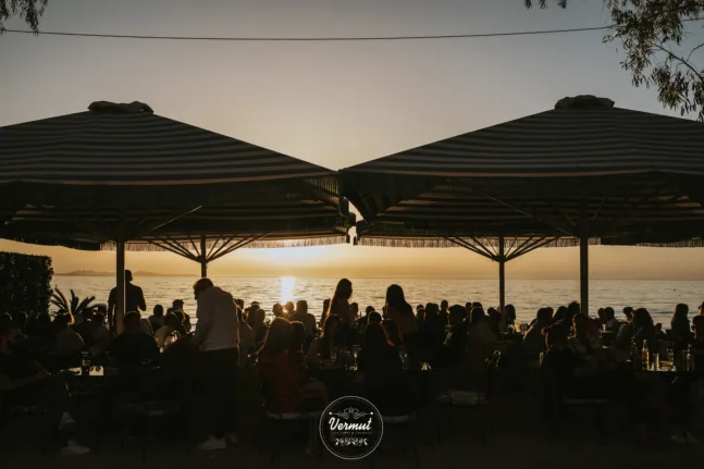 Πάσχα δίπλα στη θάλασσα: το Vermut στα Βραχναίικα σε περιμένει από το πρωί μέχρι το βράδυ