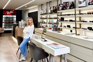 Ιωάννα Δελέγκου, η νέα γενιά που εξελίσσει τα «Οπτικά Δελέγκος»