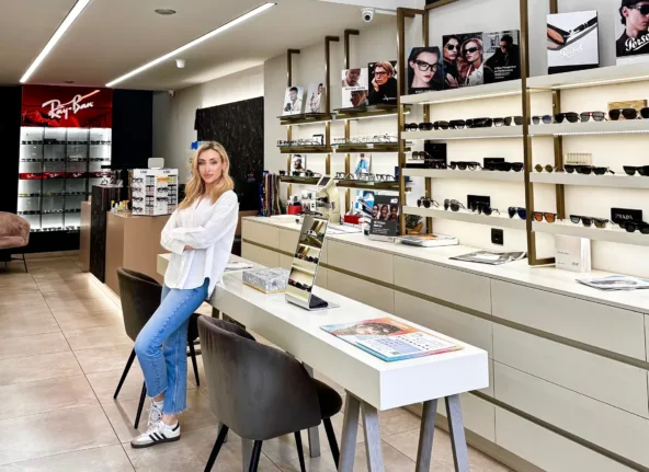 Ιωάννα Δελέγκου, η νέα γενιά που εξελίσσει τα «Οπτικά Δελέγκος»