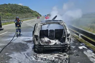 Ιόνια Οδός: Αυτοκίνητο τυλίχθηκε στις φλόγες κοντά στη Γουριώτισσα Αγρινίου ΦΩΤΟ