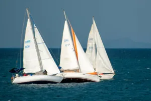 Αγώνας «Θυσίας» από ΙΟΠ: 100 ιστιοπλόοι, 29 σκάφη, μοναδικό θέαμα - Φωτογραφίες