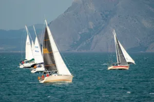 Αγώνας «Θυσίας» από ΙΟΠ: 100 ιστιοπλόοι, 29 σκάφη, μοναδικό θέαμα - Φωτογραφίες