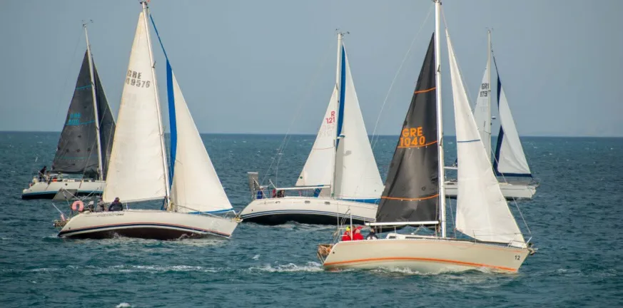 Αγώνας «Θυσίας» από ΙΟΠ: 100 ιστιοπλόοι, 29 σκάφη, μοναδικό θέαμα - Φωτογραφίες