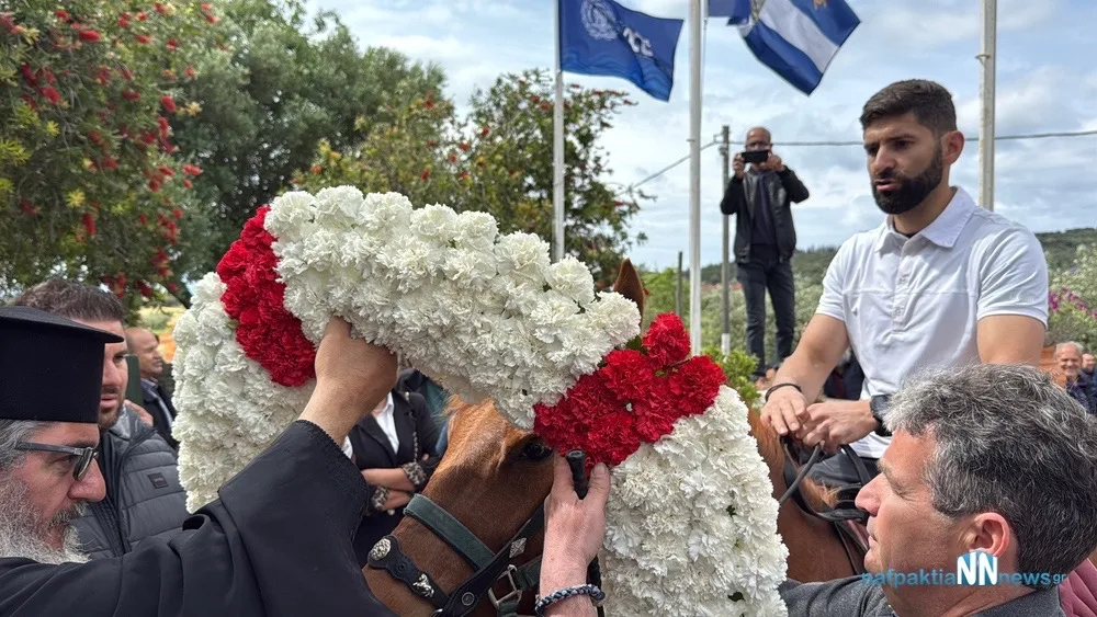 Μεσολόγγι: Αναβίωσαν οι ιπποδρομίες του Αγίου Γεωργίου με εκατοντάδες θεατές ΦΩΤΟ