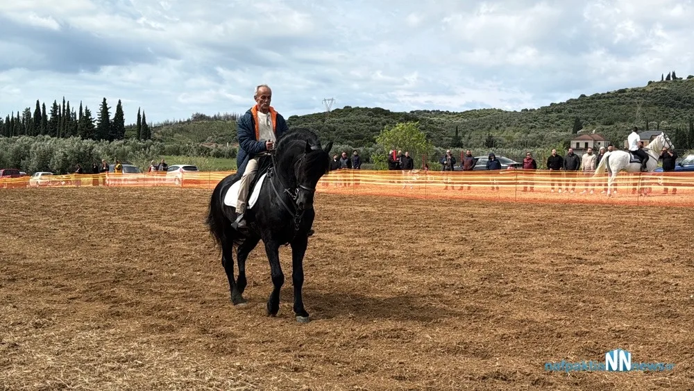 Μεσολόγγι: Αναβίωσαν οι ιπποδρομίες του Αγίου Γεωργίου με εκατοντάδες θεατές ΦΩΤΟ