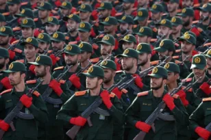 Ιράν προς ΗΠΑ: Αν χτυπηθούν τα λιμάνια μας, δεν θα είναι ασφαλές κανένα λιμάνι στον Περσικό Κόλπο