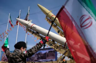 Σε οριακό σημείο η ένταση στη Μέση Ανατολή μετά το νέο τελεσίγραφο Τραμπ, απειλές Ιράν για δεκαπλάσια αντίποινα