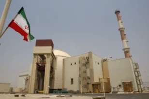 Ιράν: «Οι πύραυλοι δεν διαπραγματεύονται» – Επιμένουν τα αγκάθια με τις ΗΠΑ