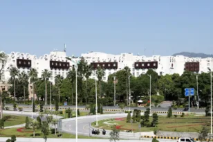 ΗΠΑ και Ιράν παίζουν διπλωματικό σκάκι μέσω Πακιστάν – Στον αέρα η εκεχειρία στον Λίβανο